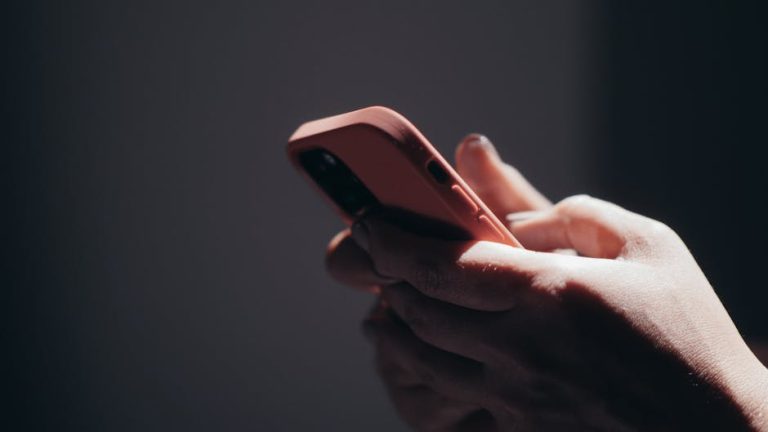 Нейросети со встроенным редактором графиков и AI-анимациями в презентациях